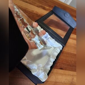 BNIB Signed Oleg Cassini Premiere Collection, 4 Beveled Crystal Coasters.